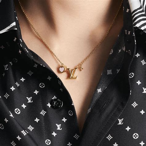 LV Heart Necklace S00 .